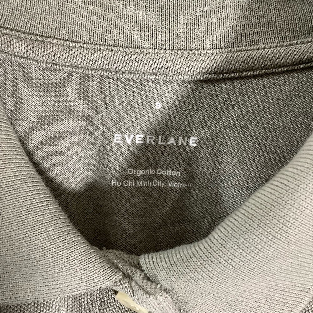 Everlane Organic Cotton Women's Polo Shirt, neutral sage color, size small - Picture 4 of 6